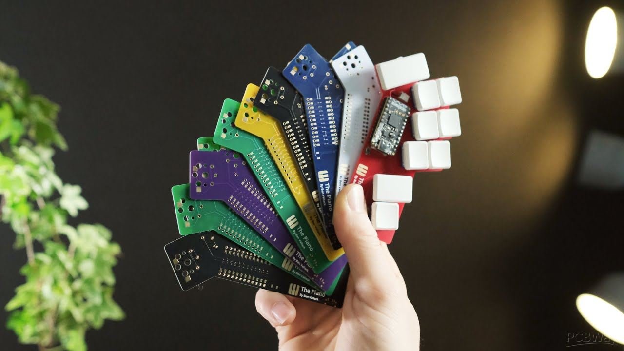 La misma placa fabricada con distintas máscaras de soldadura: verde, azul, rojo, negro, blanco, morado y amarillo