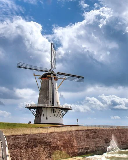 Molino de viento junto al dique de Vlissingen, Zeeland